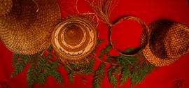 Collection of woven χpey̓əɬp yasaʔqʷ (Cedar hats) and χpey̓əɬp šxʷqitəs (Cedar headband) - O3A6344