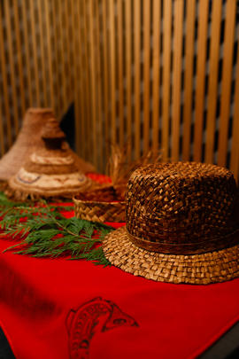 Collection of woven χpey̓əɬp yasaʔqʷ (Cedar hats) and χpey̓əɬp šxʷqitəs (Cedar headband) - O3A6341